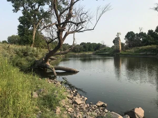 volunteer in Sioux Falls Outdoor Campus