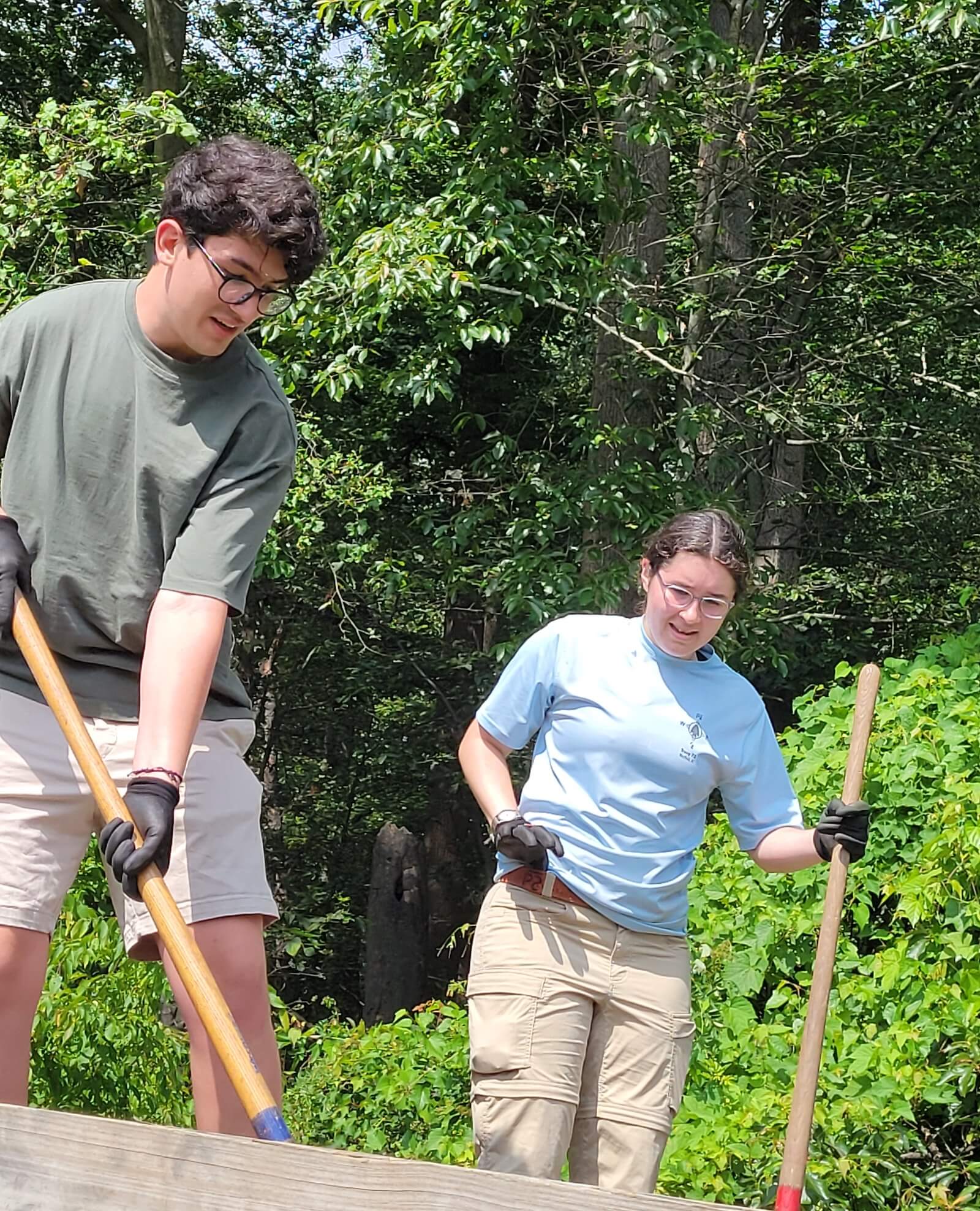 jack and emma doing trailwork